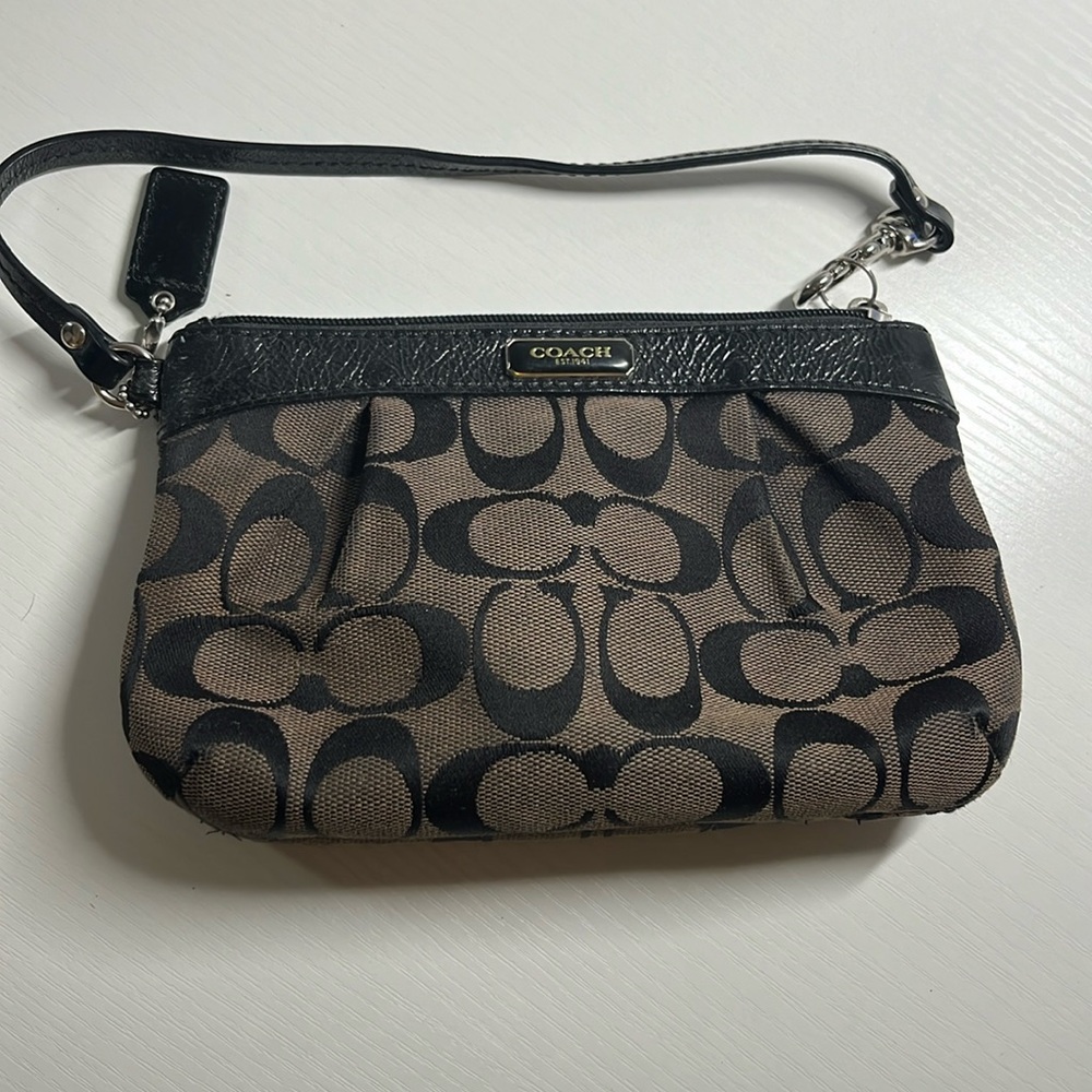 In excellent condition coach wristlet